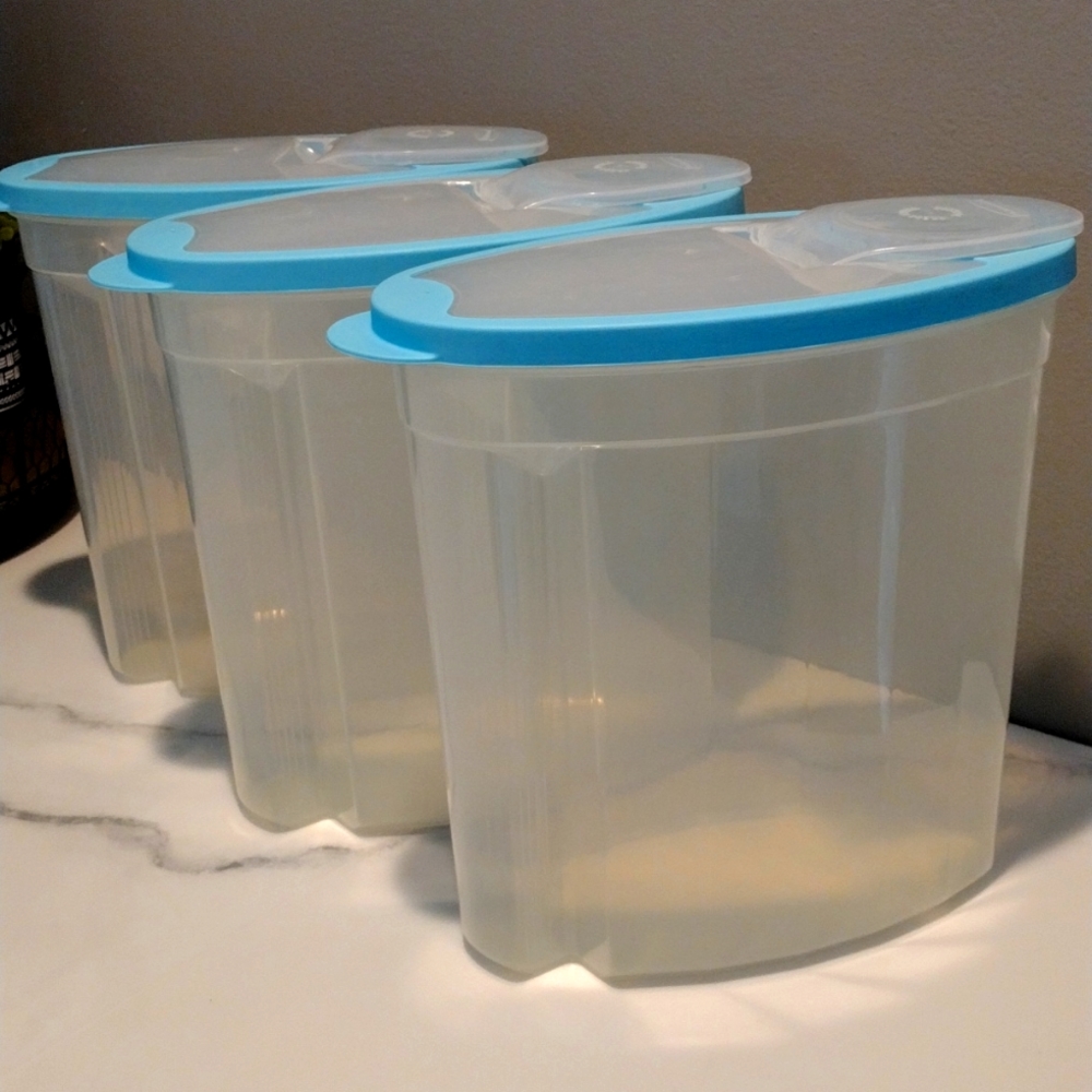 Set of 3 Rubbermaid pantry cereal containers